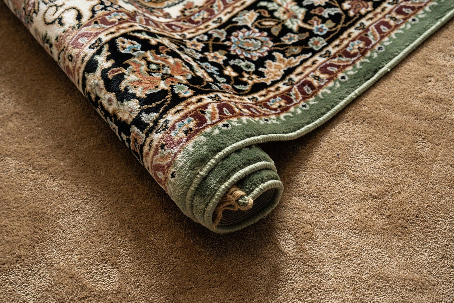 Gulposh - Luxurious Kashmiri Rug