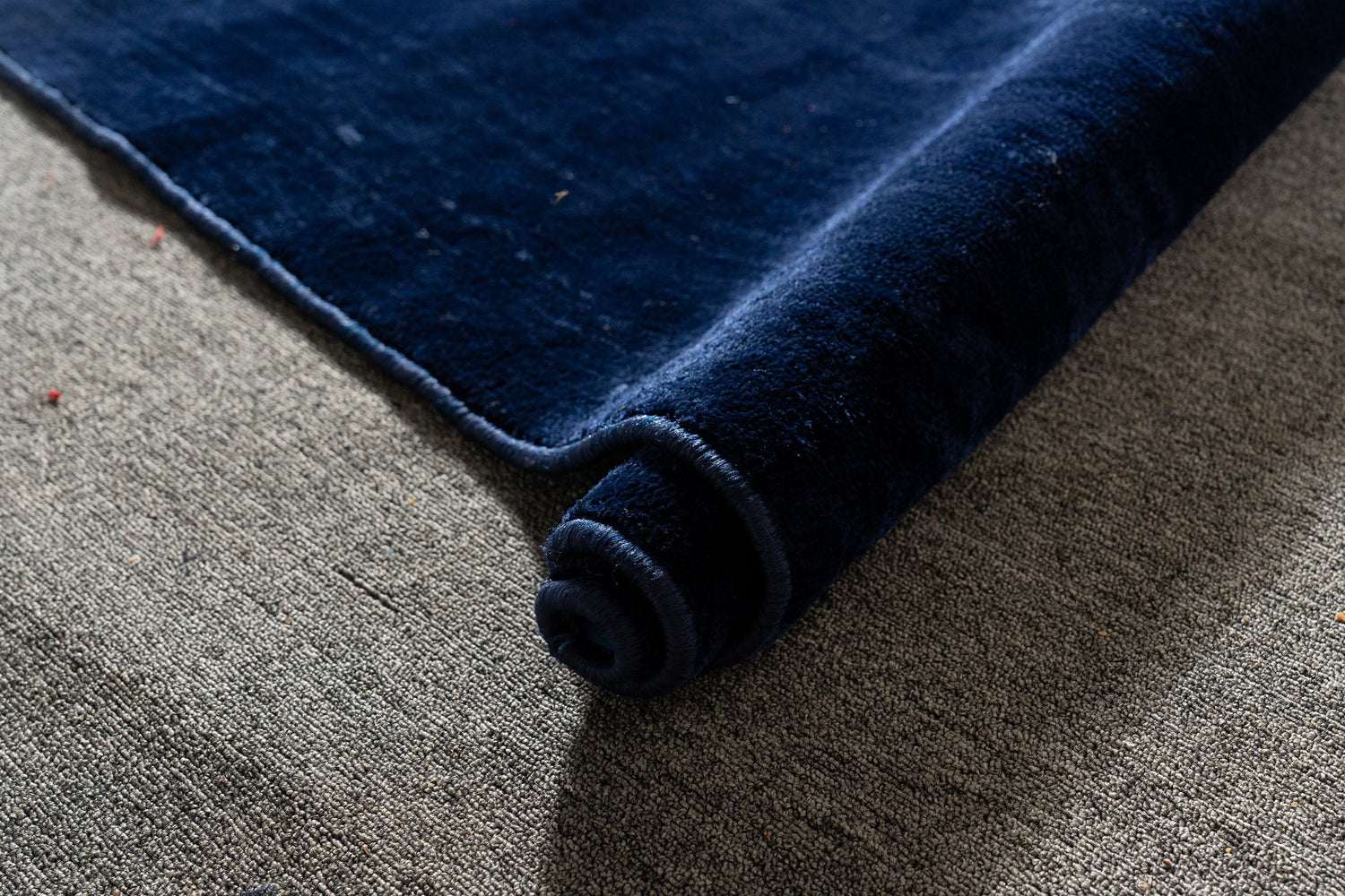 Royal Blue Daisy Wall-to-Wall Carpet