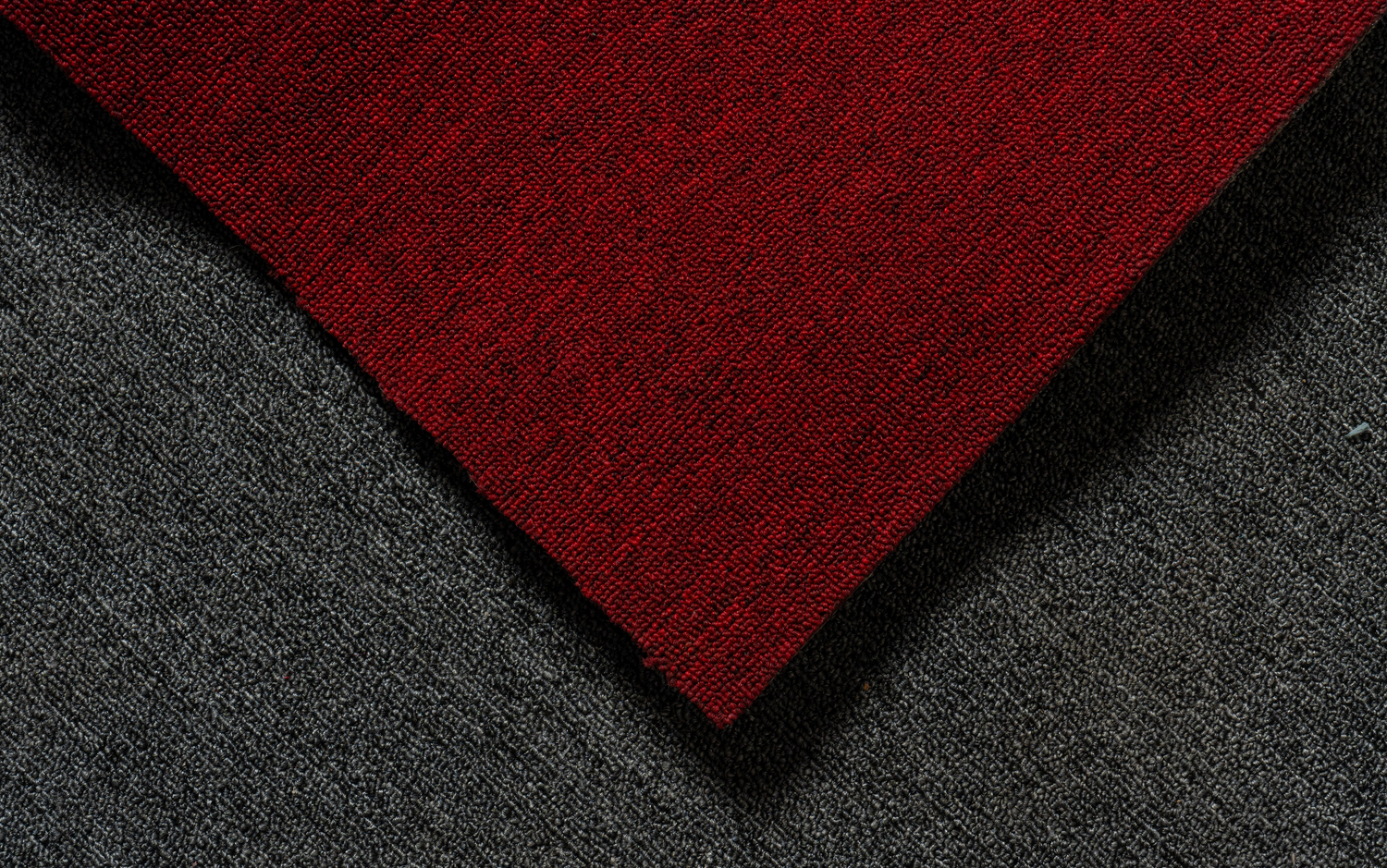 Ruby Red Urban Wall-to-Wall Carpet